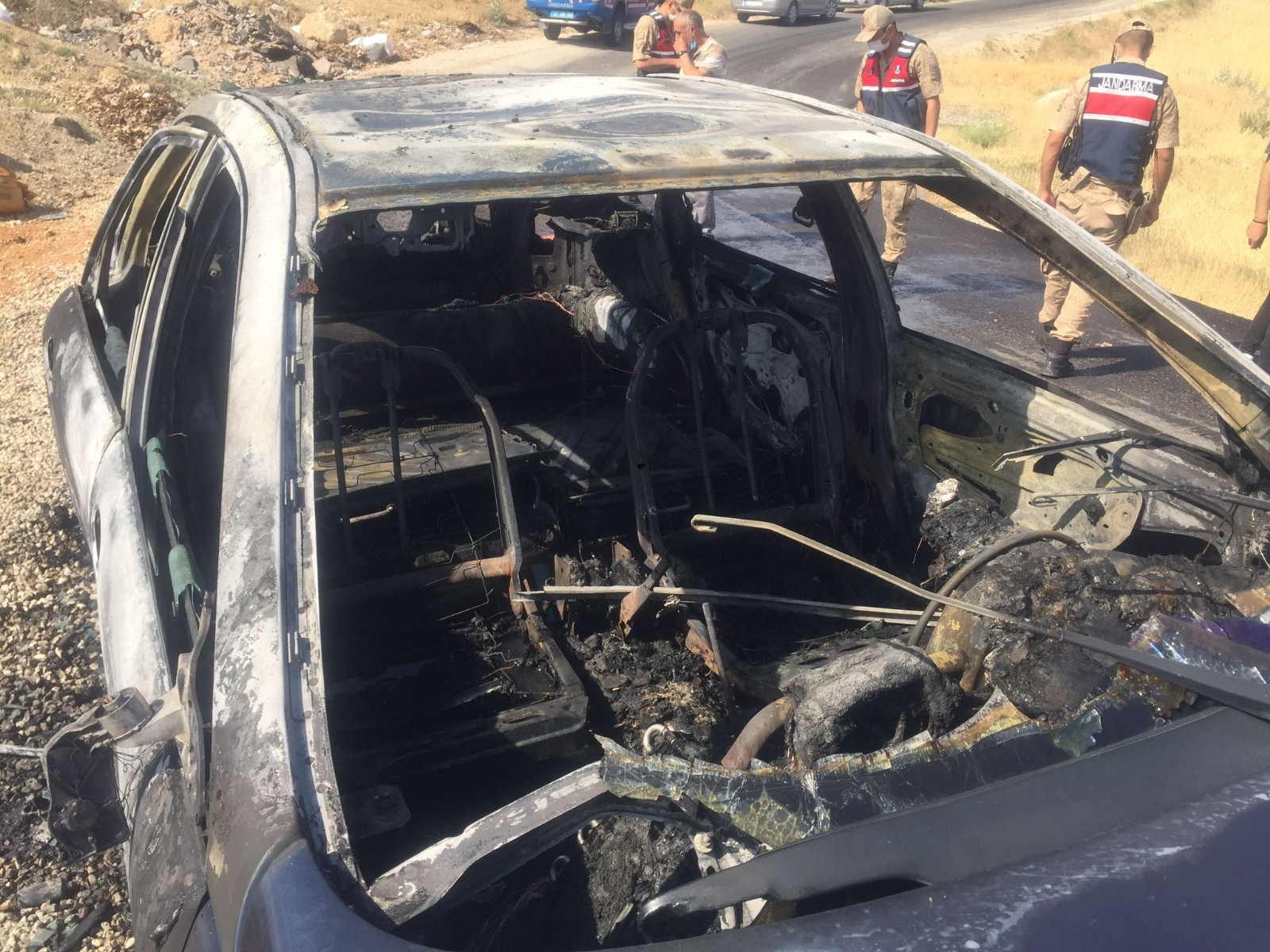 Elazığ’da ölümle biten araç yangınında “Bombayı ben patlattım” notları dikkat çekti