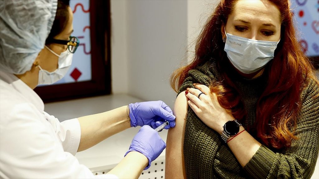 Moskova'da Kovid-19'a Karşı Yapılan Aşı Kampanyasında Araba Hediye Edilecek