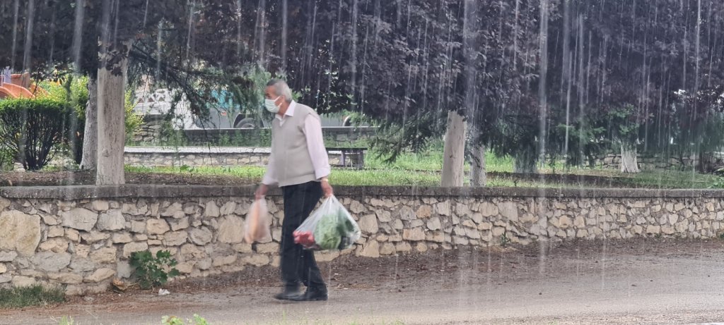 Kısıtlamanın sessizliğini gök gürültüsü ve şimşekler bozdu