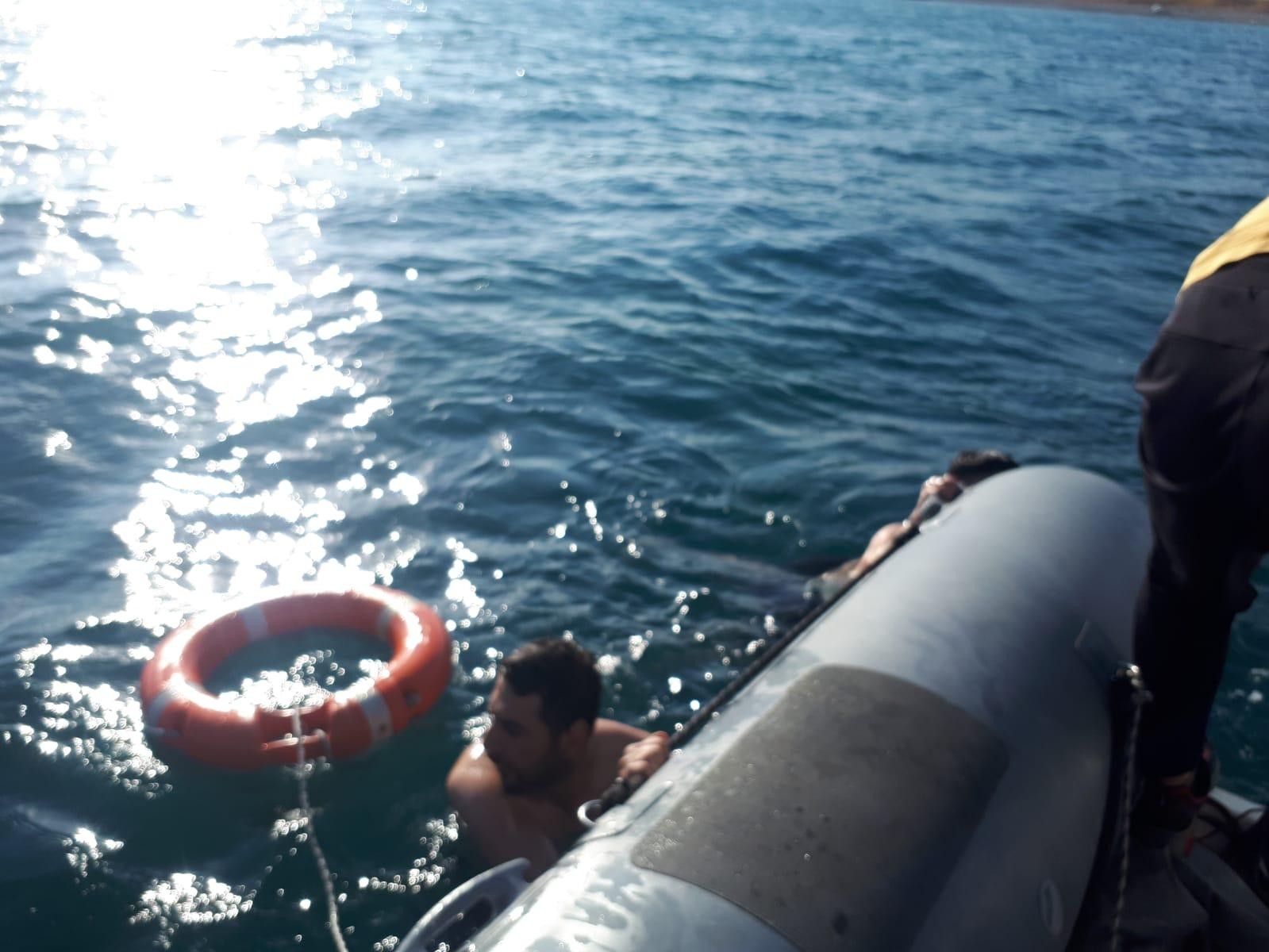 Van’da boğulmak üzere olan 4 kişi kurtarıldı