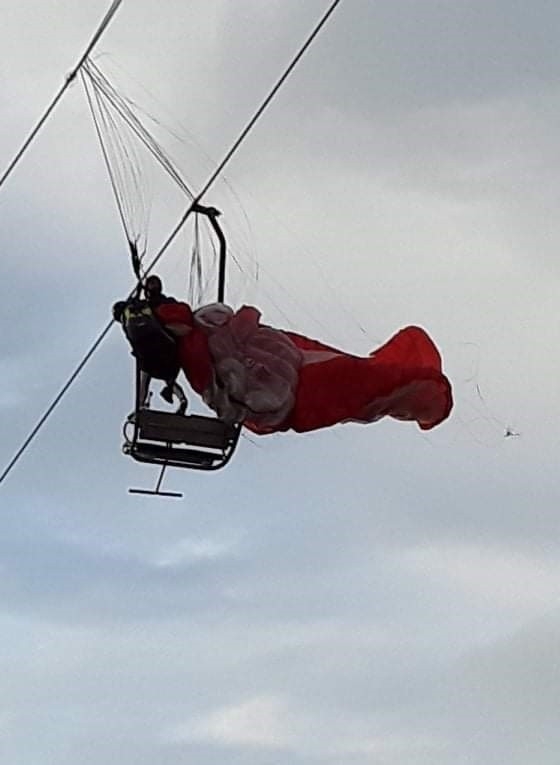 Paraşüt Telesiyej Hattına Dolandı