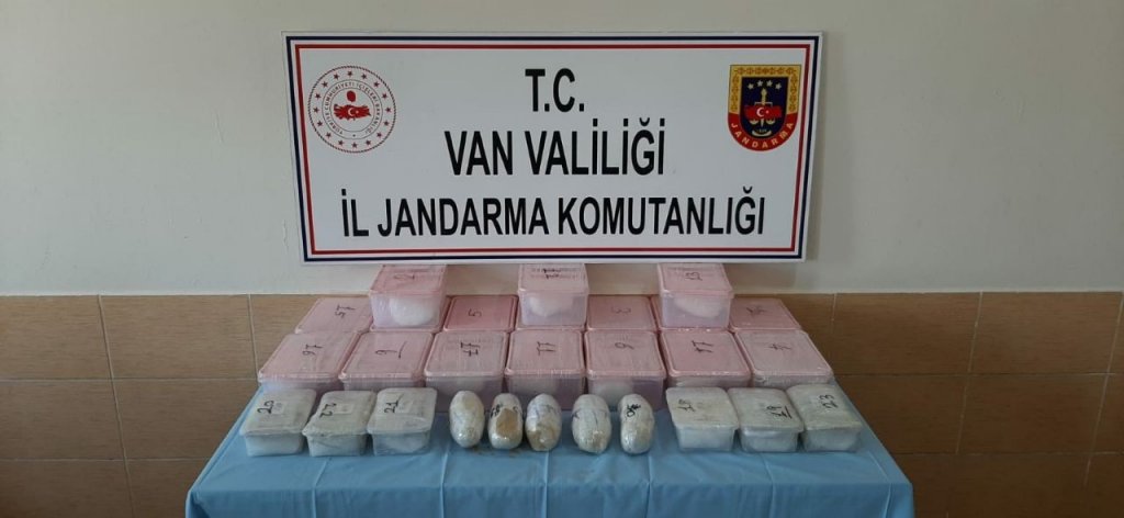 Başkale’de 34 kilo metamfetamin ele geçirildi