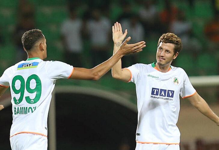 Salih Uçan, Beşiktaş'a imzayı atıyor