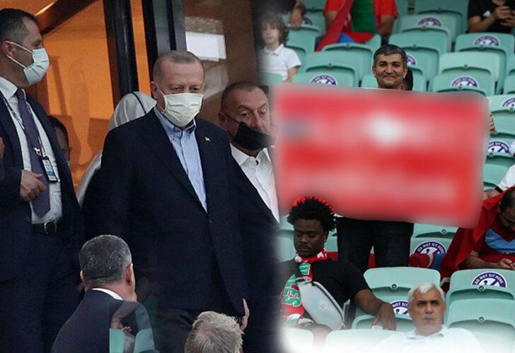 Türkiye-Galler maçında dikkat çeken pankart