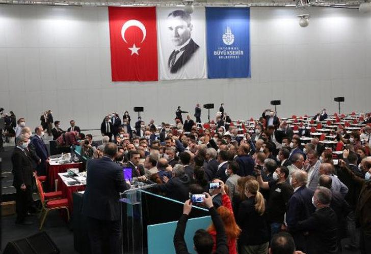 İBB Meclisi'nde gerginlik!