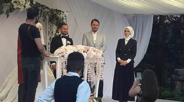 Berat Albayrak ve Eşi Aylar Sonra İlk Defa Görüntülendi