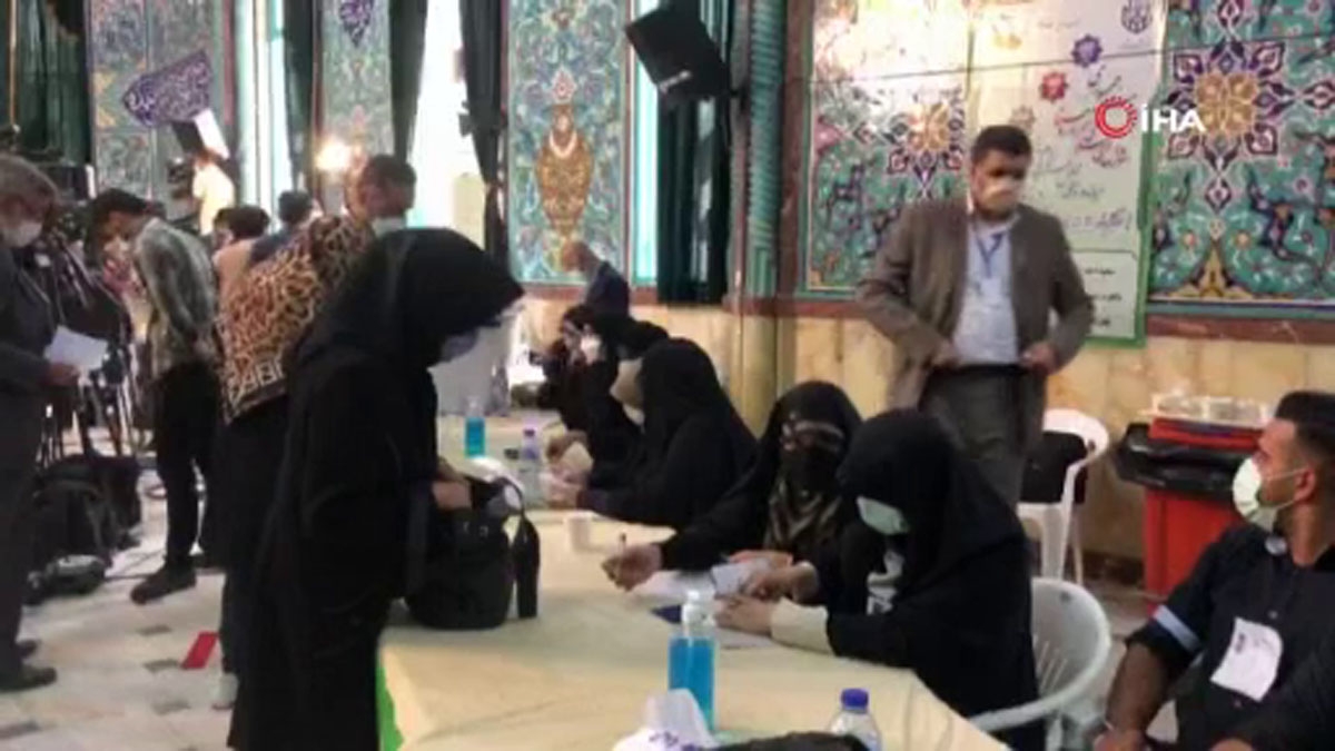 İran’da Halk Cumhurbaşkanlığı Seçimi İçin Sandık Başında