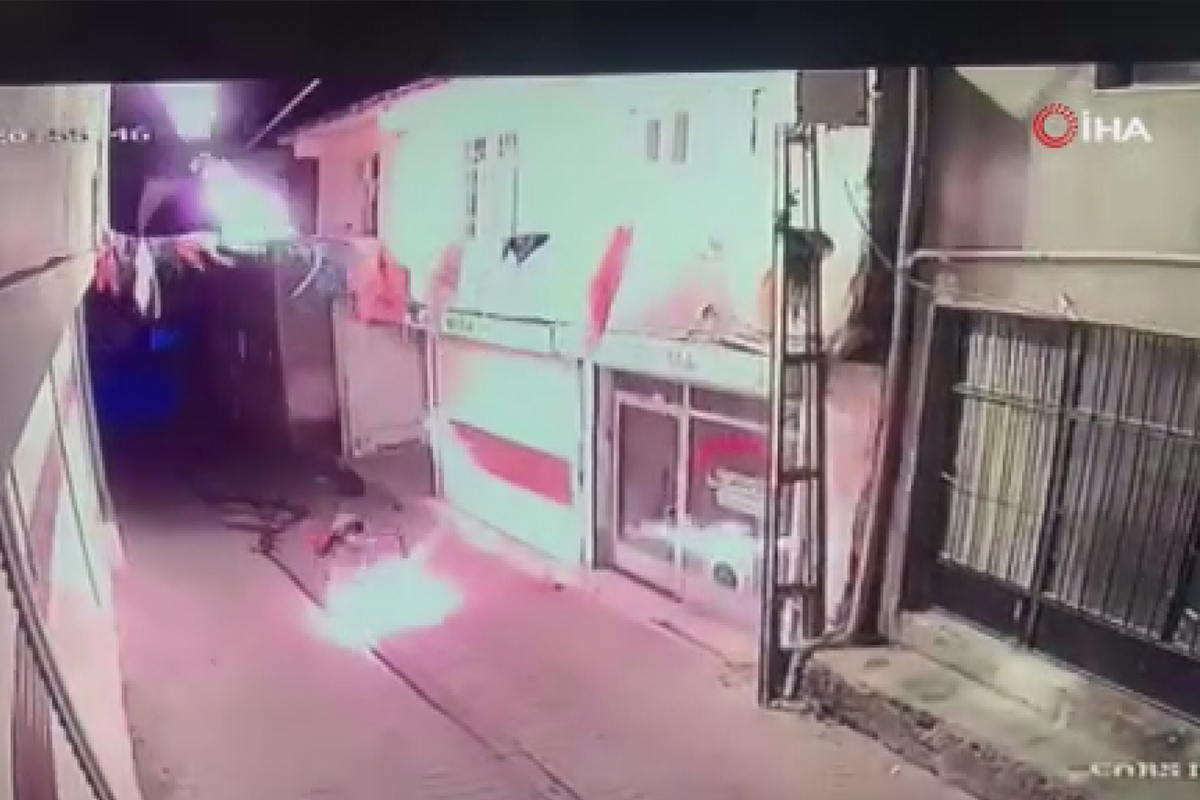 AK Parti ilçe binasına molotoflu saldırı