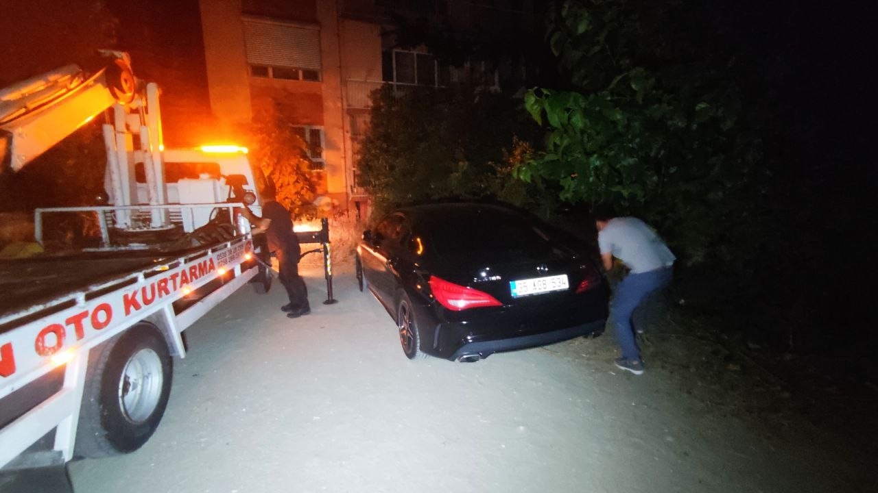 Trafikte Terör Estiren Maganda Lüks Aracını Bırakıp Kayıplara Karıştı