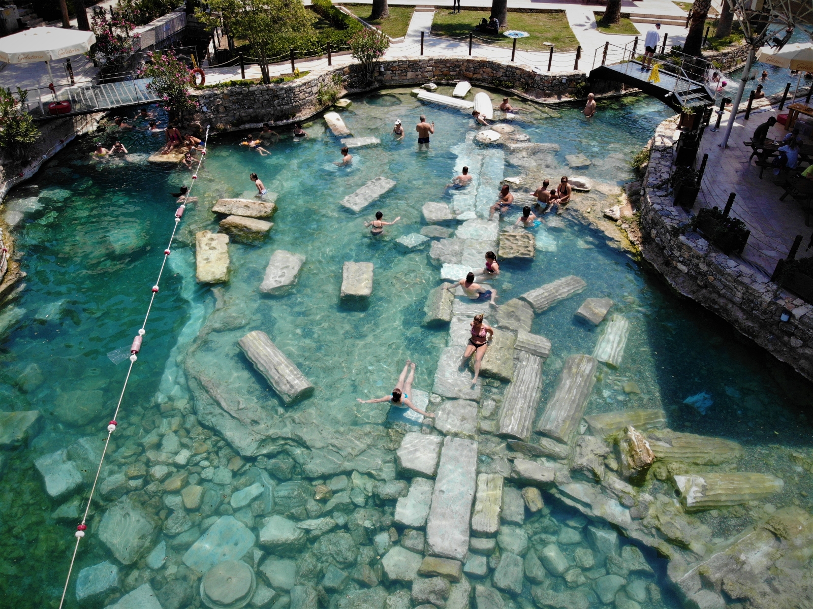 Beyaz cennet Pamukkale’ye yerli ve yabancı turistlerden yoğun ilgi