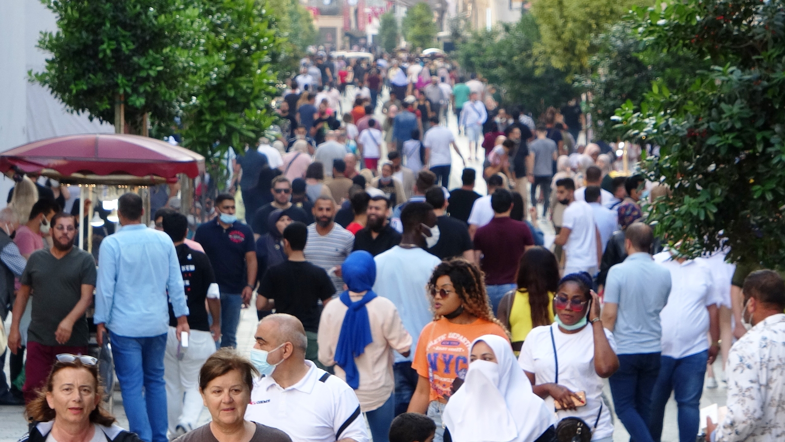 İstiklal Caddesi’nde Sokağa Çıkma Kısıtlaması Unutuldu