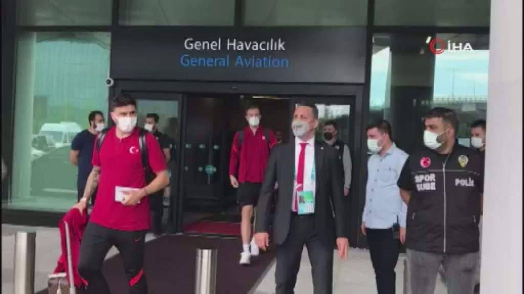 A Milli Futbol Takımı yurda döndü