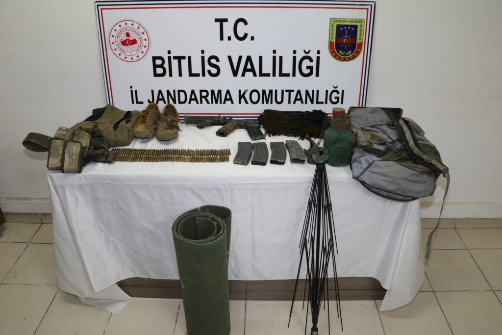 Bitlis’te 2 terörist silahlarıyla beraber etkisiz hale getirildi