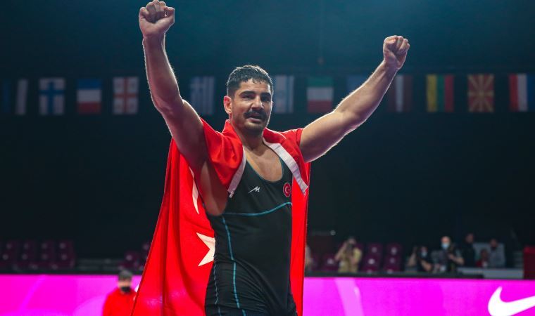 Şampiyon güreşçi Taha Akgül'den 'bizim çocuklar' isyanı