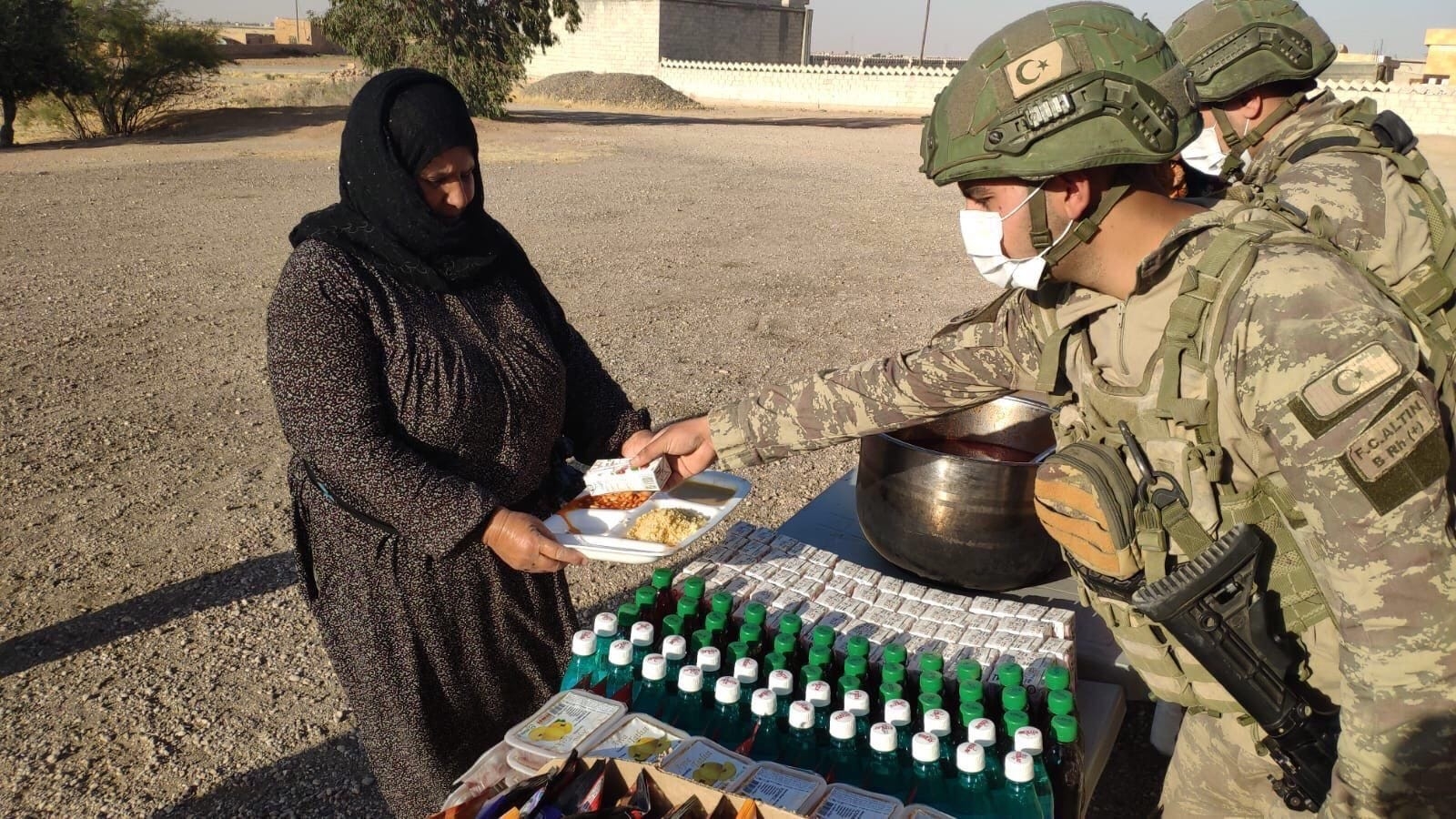 Mehmetçikten Barış Pınarı Bölgesinde Yardım Eli