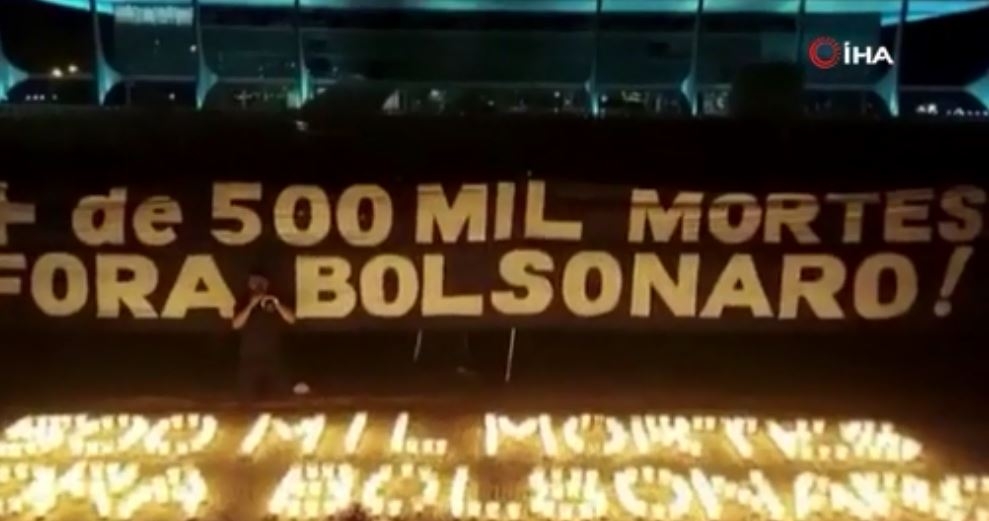 Brezilya’da 18 Şehirde Covid-19’dan Ölenlerin Anısına 500’er Mum Yakıldı