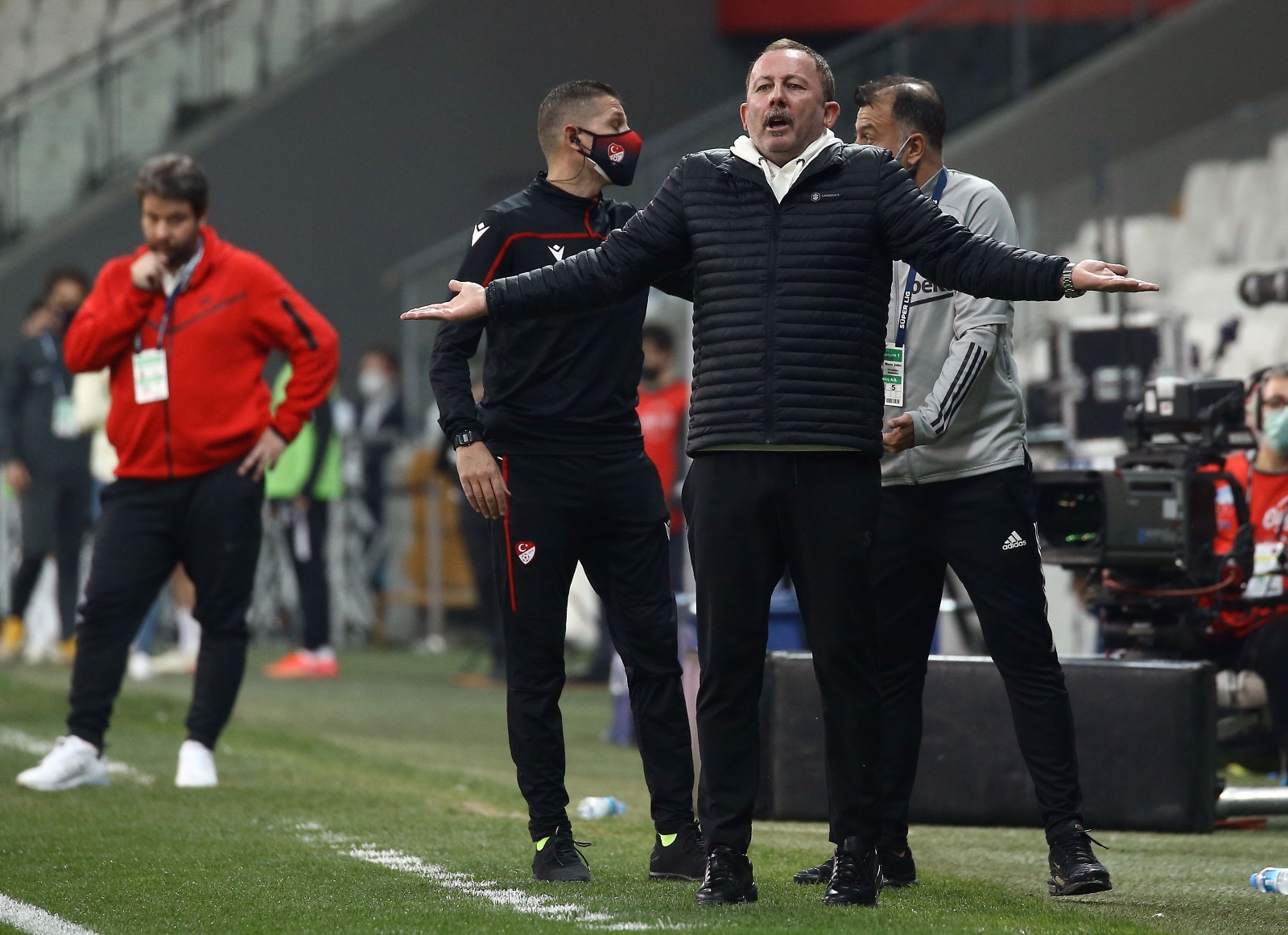 Sergen Yalçın Gemileri Yaktı, Yönetim Arayışa Başladı