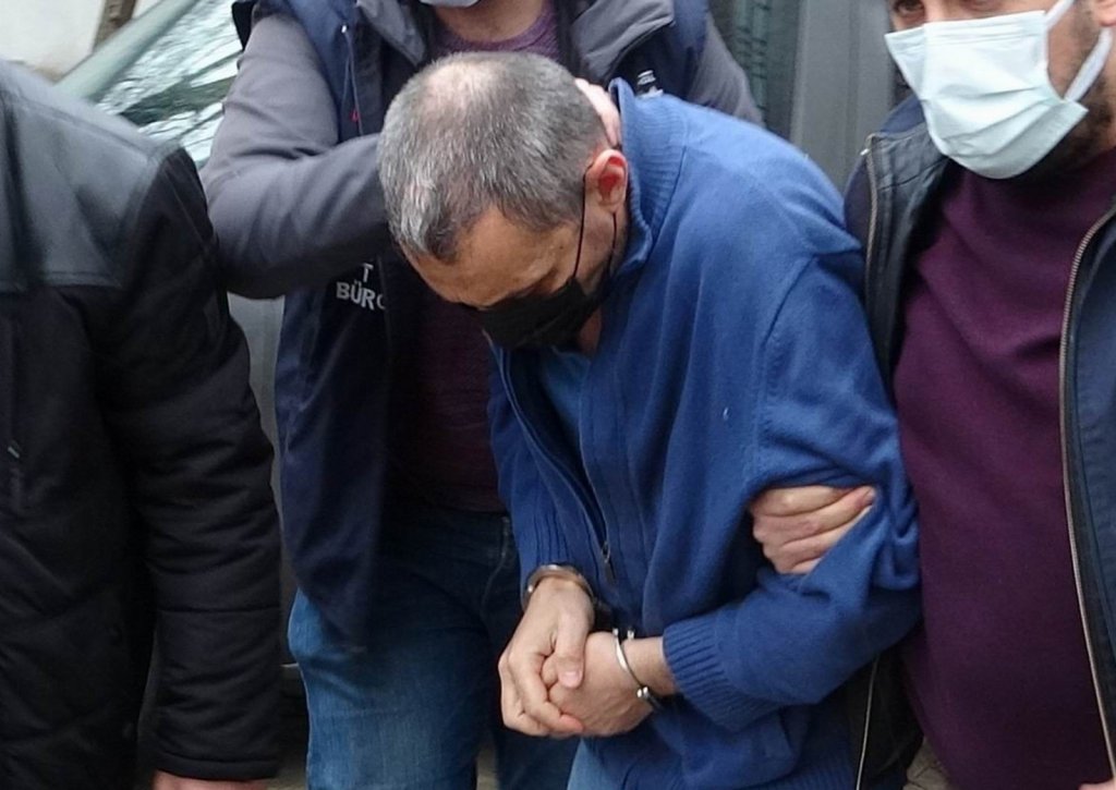 Karısını öldüren mühendis koca duruşma boyunca ağladı