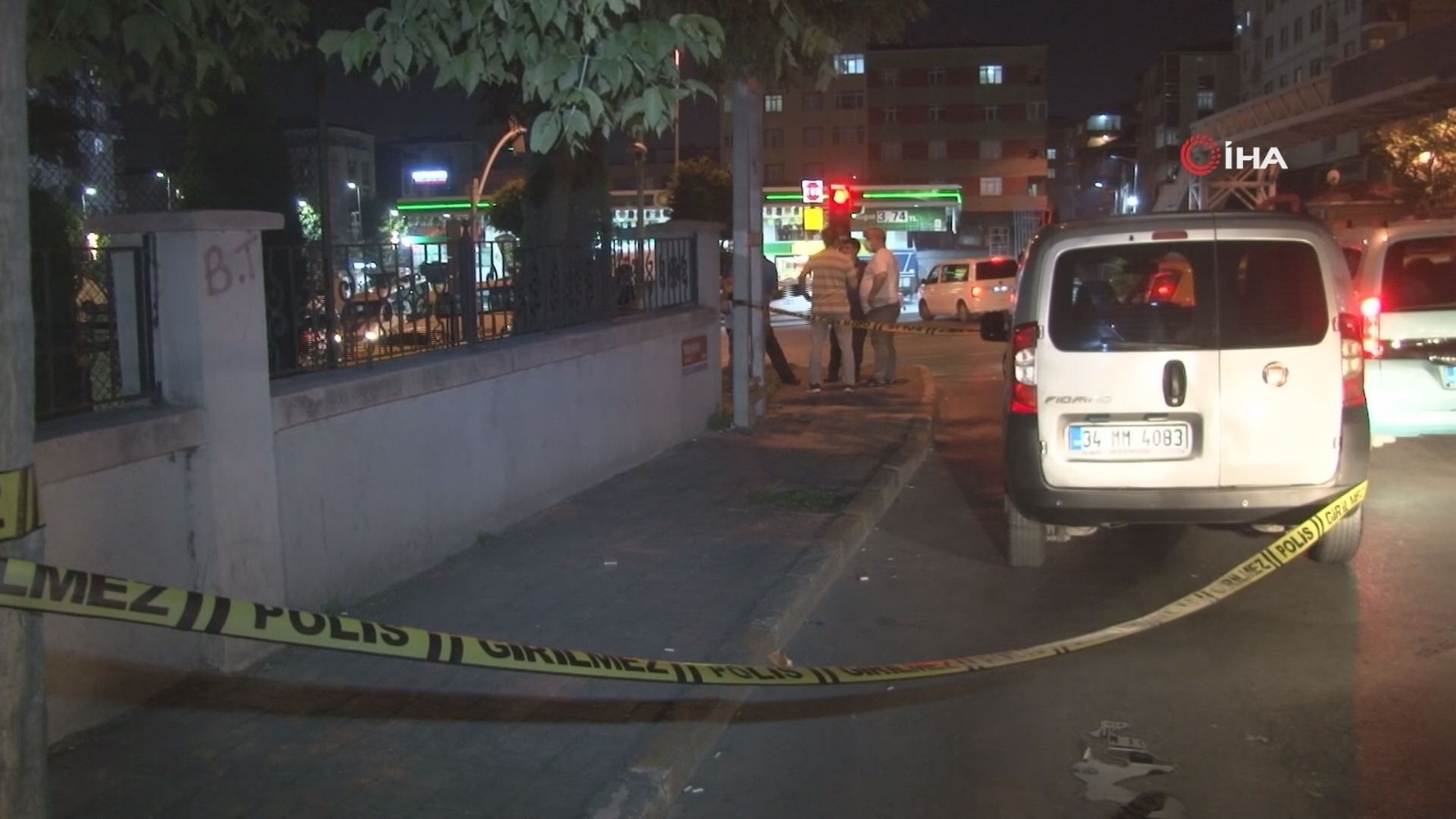 Küçükçekmece’de Araca Silahlı Saldırı: 1 Ağır Yaralı