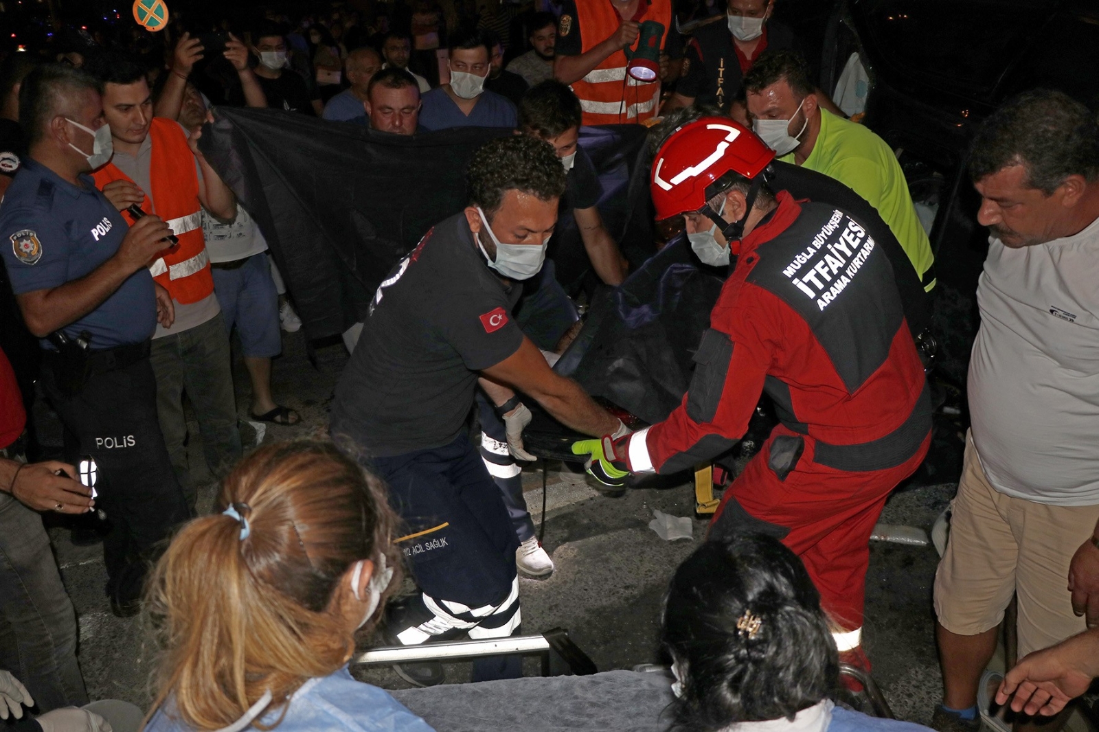 Fethiye’de İki Otomobilin Çarpıştığı Kazada 2’si Ağır 8 Kişi Yaralandı