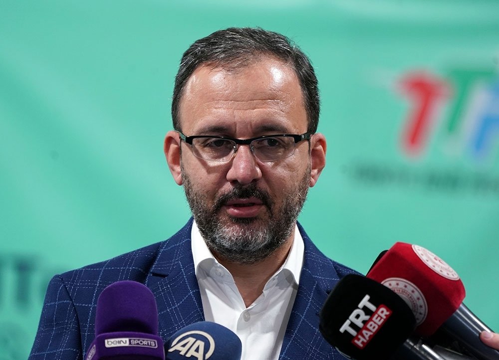 Bakan Kasapoğlu: "Geçmişte sporcu olmayan branşlarda artık kota alıyoruz"