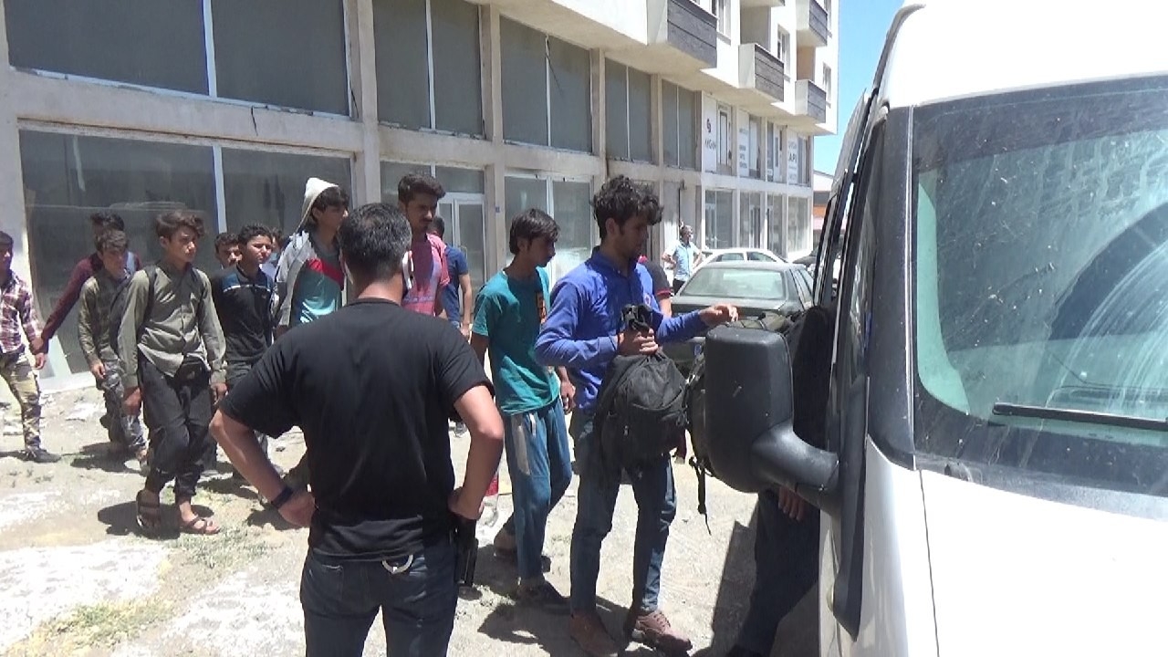 Bitlis’te 70 Düzensiz Göçmen Yakalandı