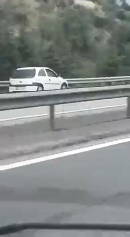 TEM Otoyolu’nda ters yönde hızla ilerleyen otomobil tehlike saçtı