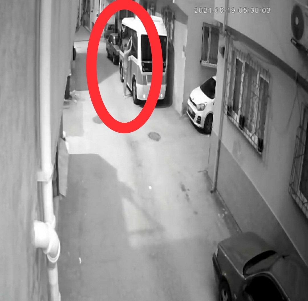 Fare Deliğinden Girdi, Minibüsü Soydu