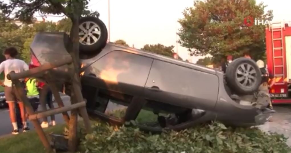 Pendik’te Otomobilin Sıkıştırdığı Araç Takla Attı: 6 Yaralı