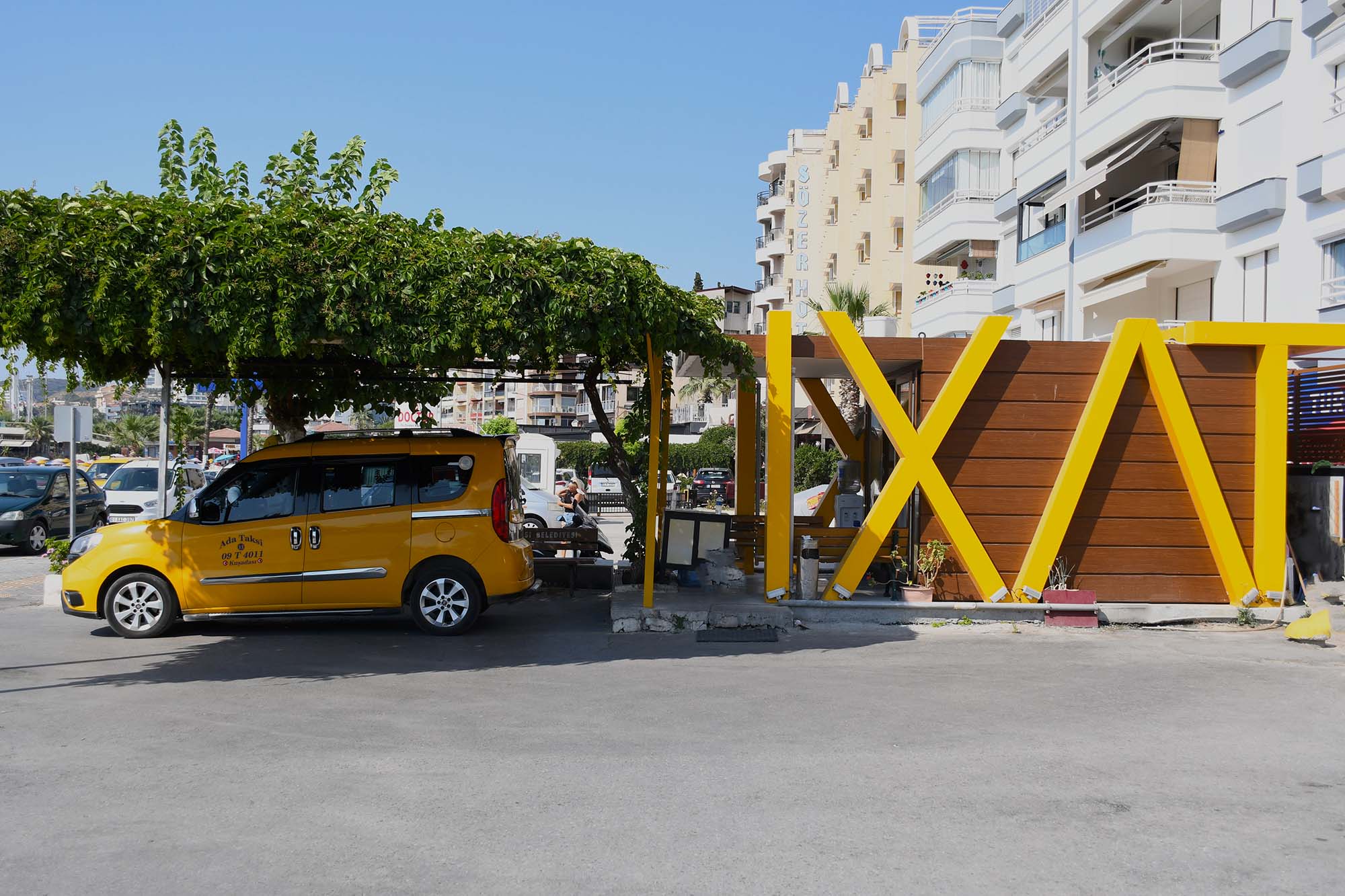 KUŞADASI’NDA TAKSİ DURAKLARINA MODERN DOKUNUŞ
