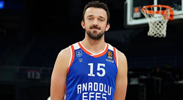 Sertaç Şanlı resmen Barcelona'da