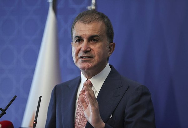 AK Parti Sözcüsü Ömer Çelik: Kendi milletine silah çekenlerden daha alçak kimse yoktur