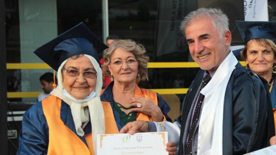93 yaşında mezun oldu