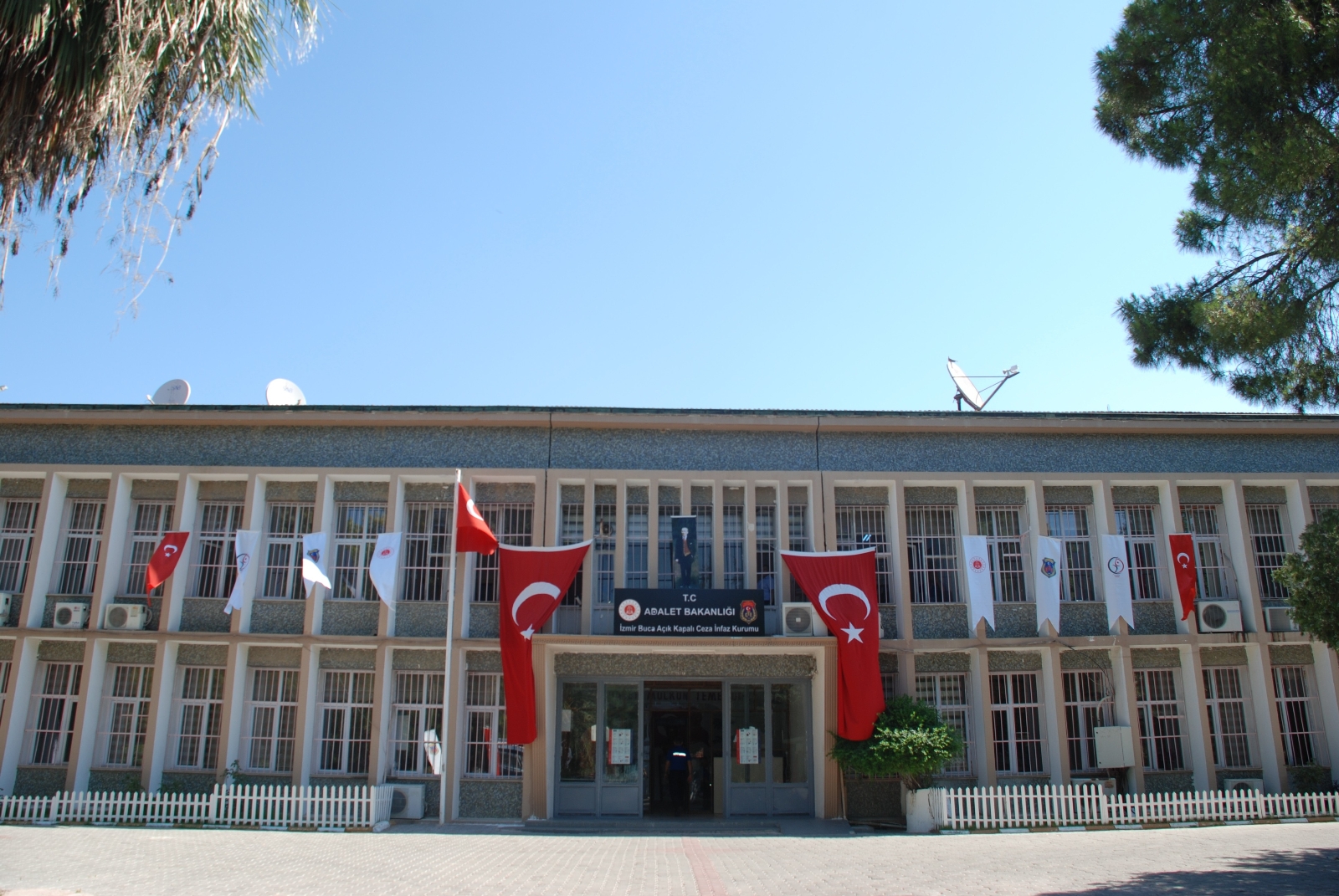 Bir Dönem Sona Erdi: 62 Yıllık Buca Cezaevi Resmen Kapatıldı