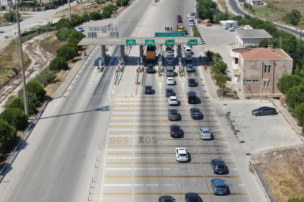 Çeşme’de Tatilci Yoğunluğu Başladı