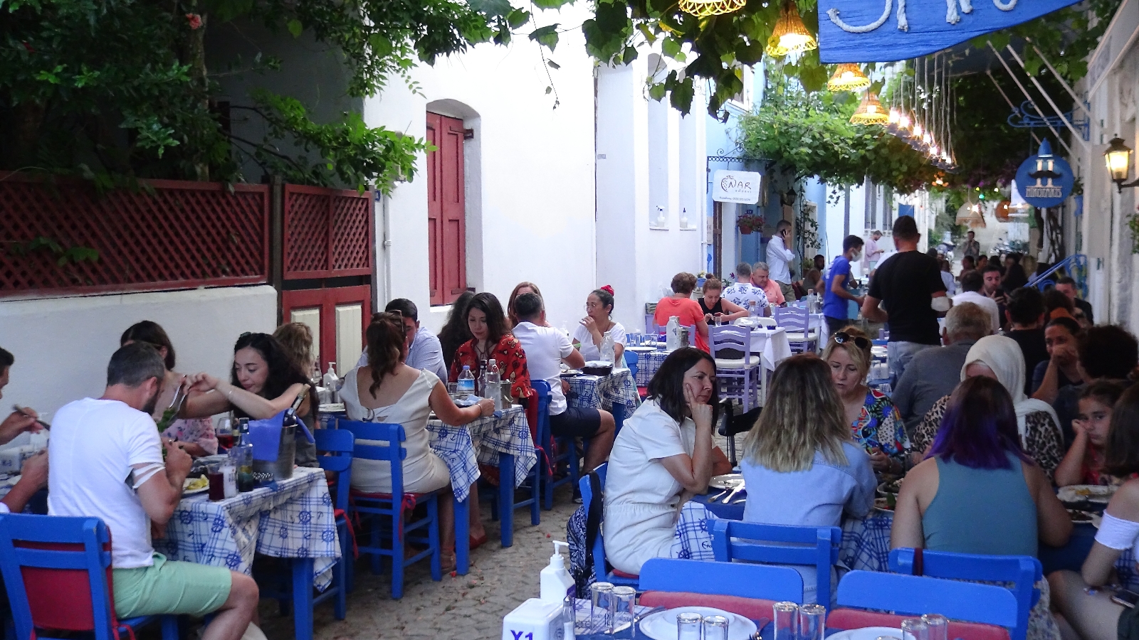 Bozcaada Tatilci Akınına Uğradı
