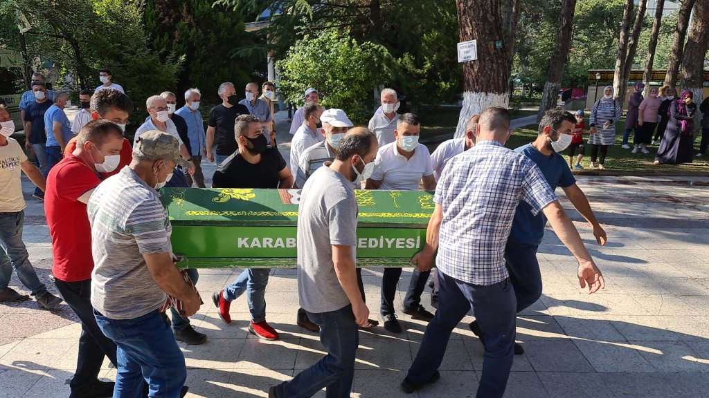 Eşi Tarafından Bıçaklanarak Öldürülen Kadın Toprağa Verildi