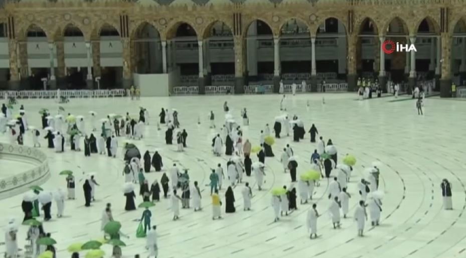 Hacı Adayları Kâbe’de İlk Tavaflarını Yaptı