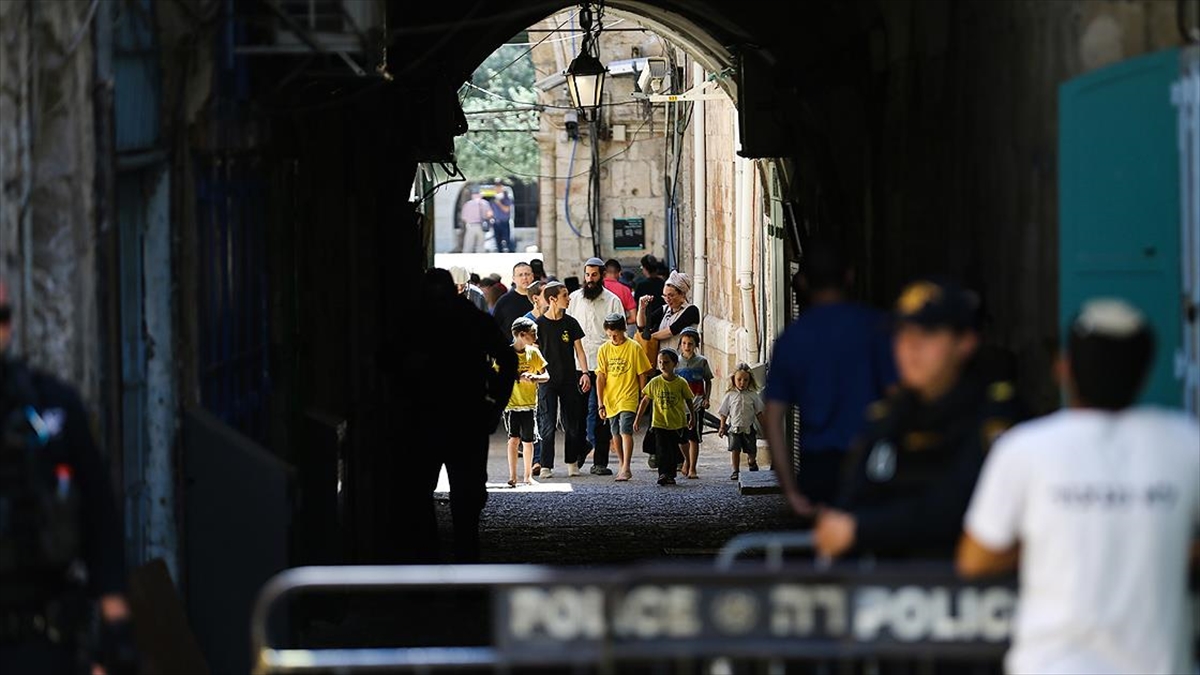 İsrail Polisi Korumasında Binden Fazla Fanatik Yahudi Mescid-i Aksa'ya Baskın Düzenledi