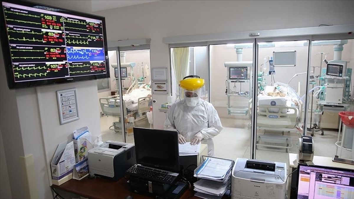 Türkiye'de 7 Bin 680 Kişinin Kovid-19 Testi Pozitif Çıktı, 66 Kişi Hayatını Kaybetti