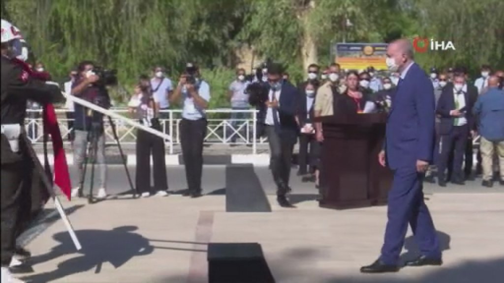 Erdoğan, Lefkoşa’da Atatürk Anıtı’na Çelenk Bıraktı