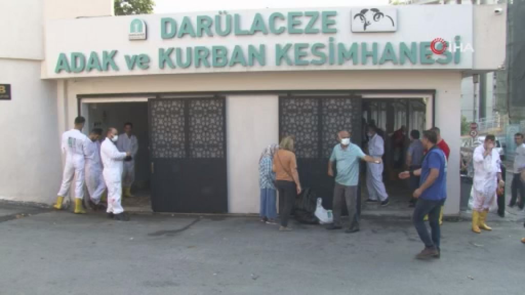 Kurban Kesimi Başladı