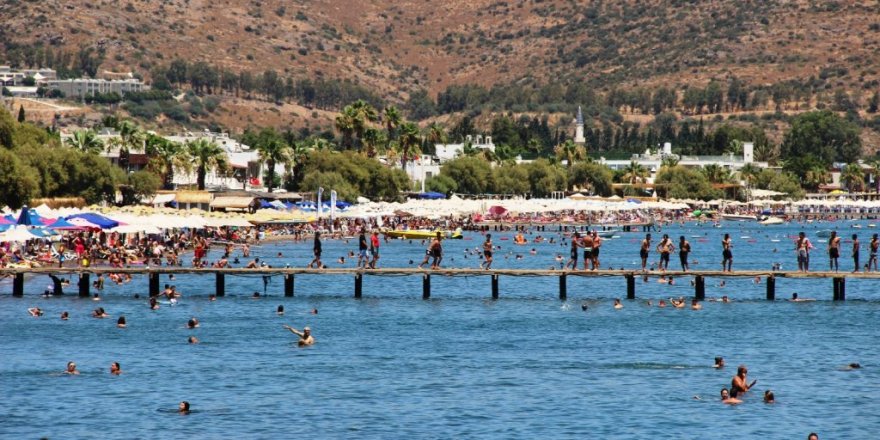 Karadan, denizden ve havadan Bodrum’a turist yağdı