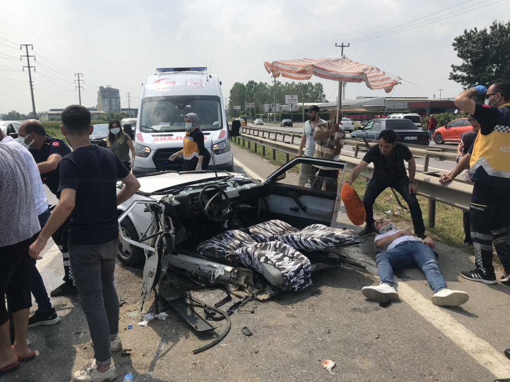 D100’de Feci Kaza, Otomobil İkiye Bölündü