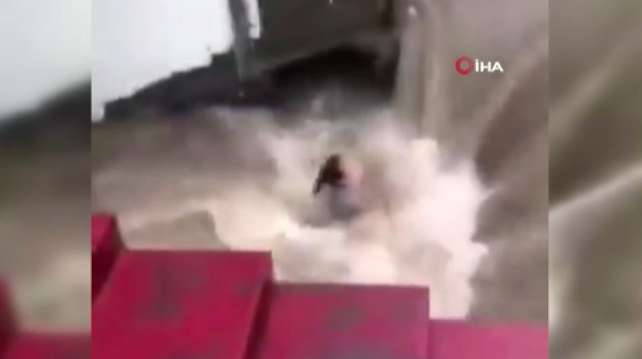 Çin’de Sel Felaketi: 12 Ölü