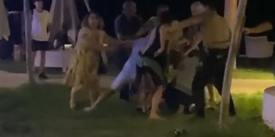 Antalya’da ‘niye baktın’ kavgasında yumruklar konuştu