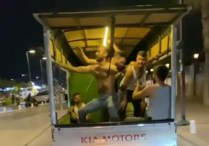 Eğlencenin Dozunu Kaçırıp Kendilerinden Geçtiler