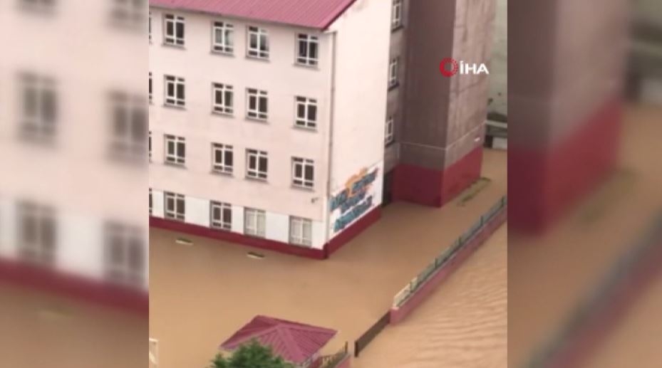 Rize yine sele teslim oldu