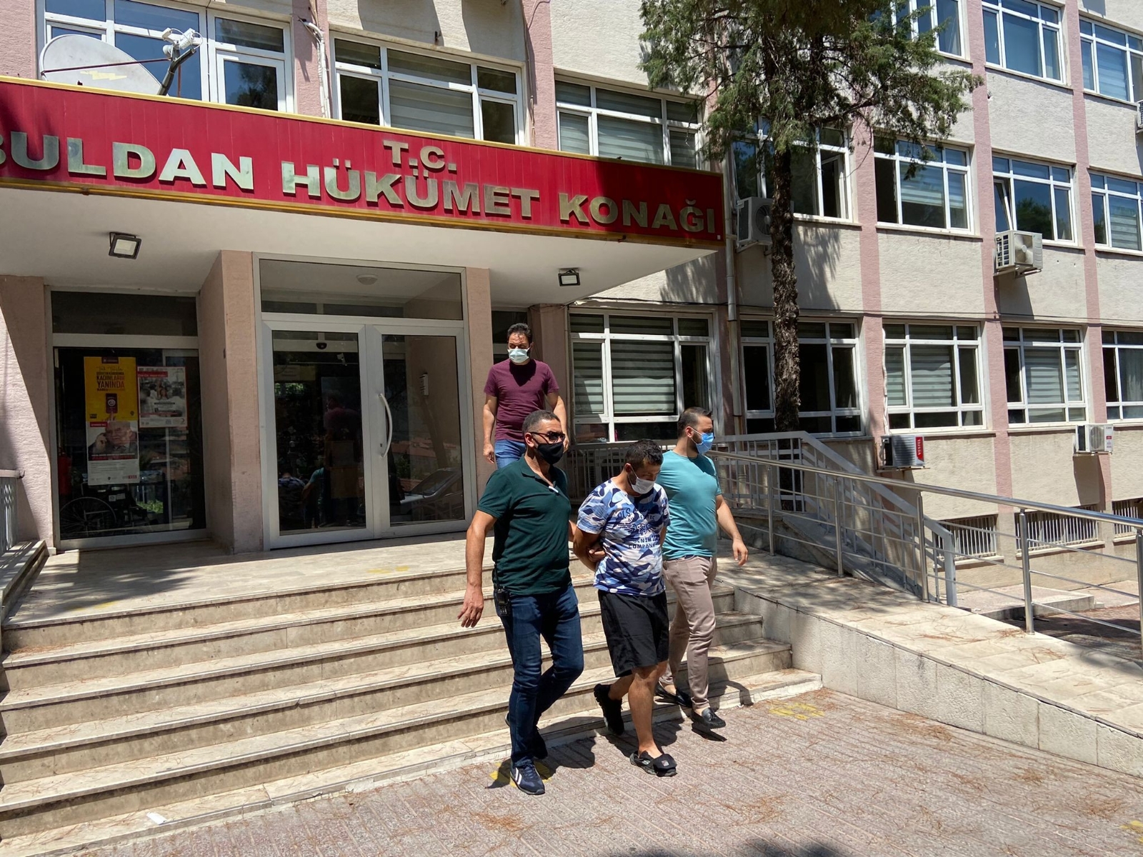 Oğlu tarafından öldürülen kadın toprağa verildi