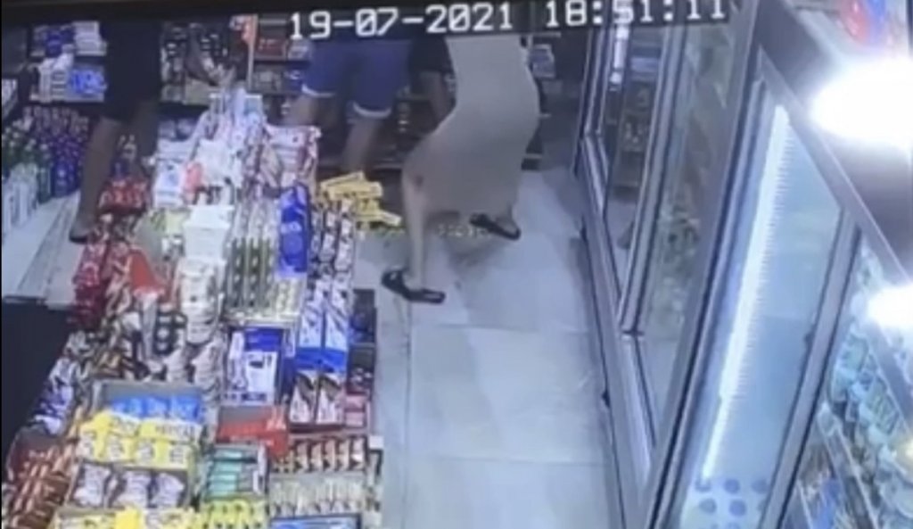 Taksim’de Kadını Taciz Eden Şahsa Dayak Kamerada